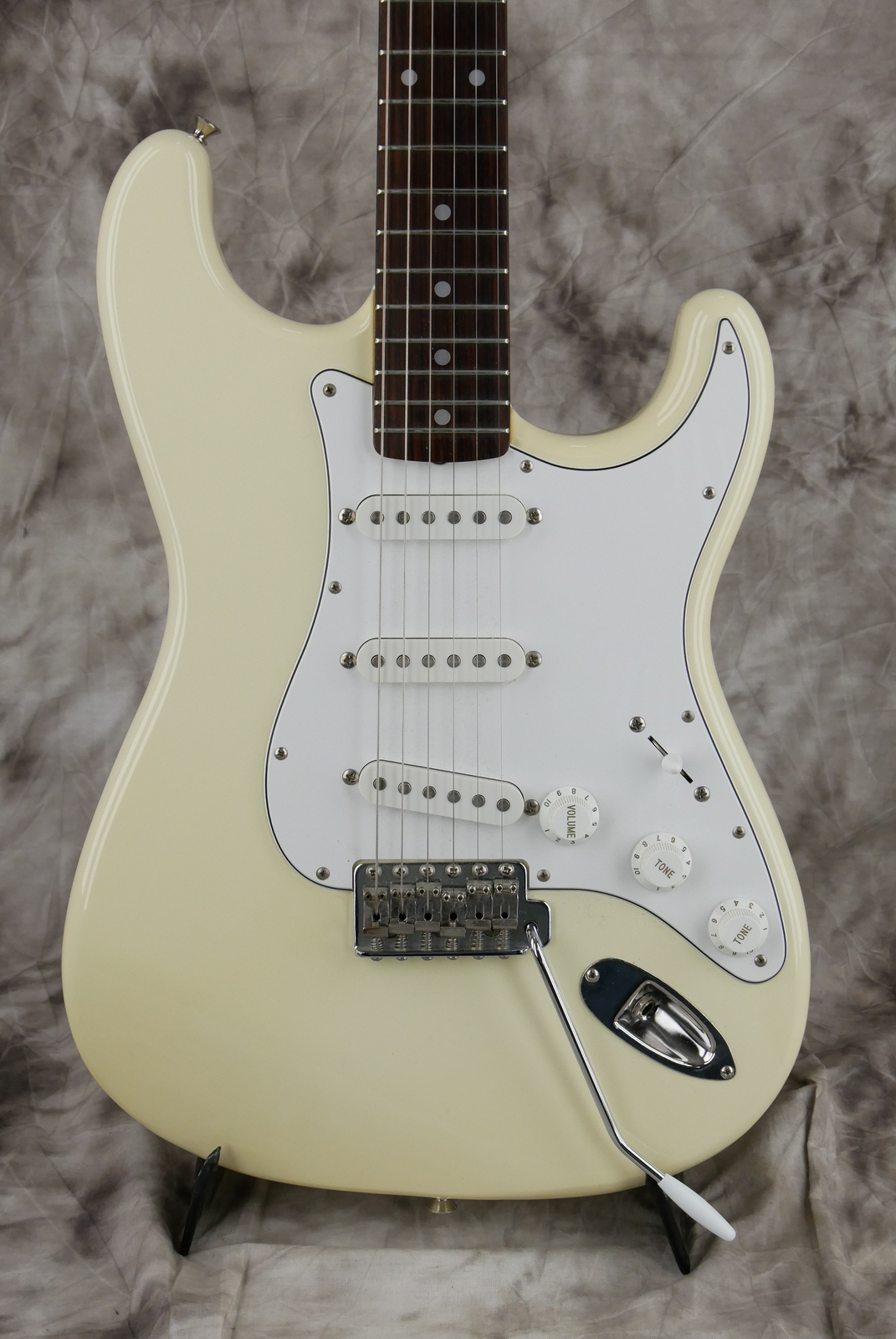 Fender_Stratocaster_Squier_series_Japan_olympic_white_1993-003.JPG