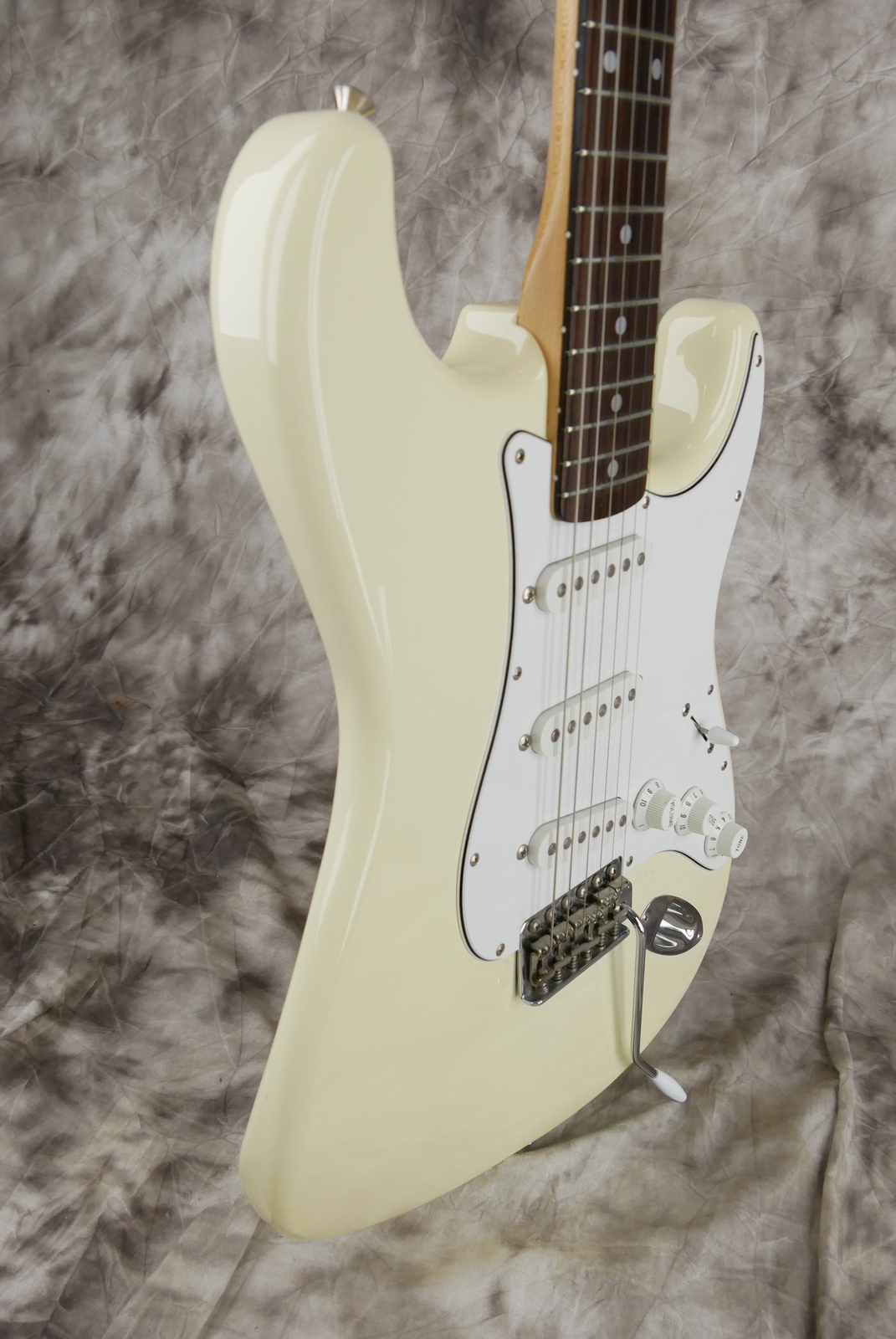 Fender_Stratocaster_Squier_series_Japan_olympic_white_1993-005.JPG