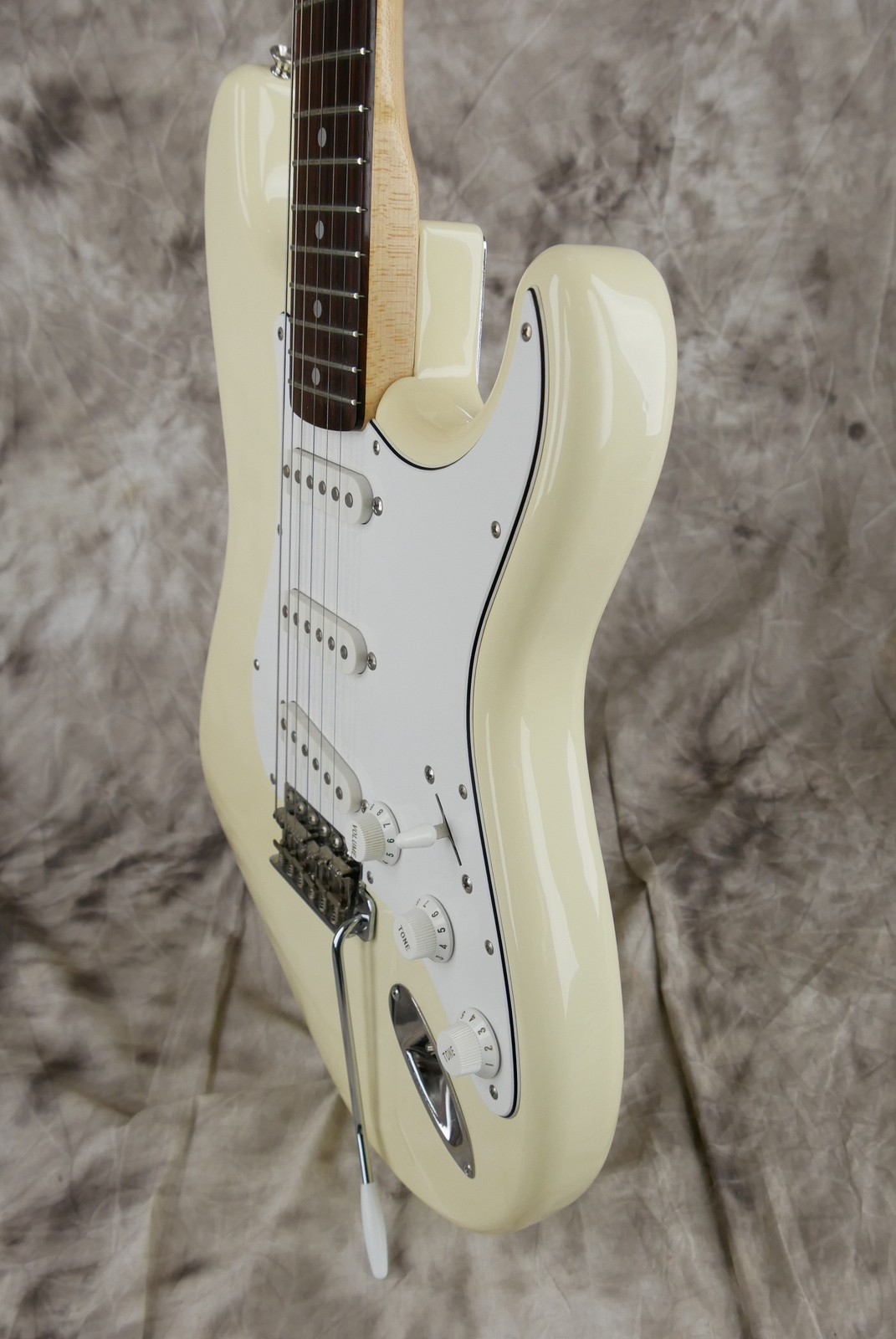 Fender_Stratocaster_Squier_series_Japan_olympic_white_1993-006.JPG