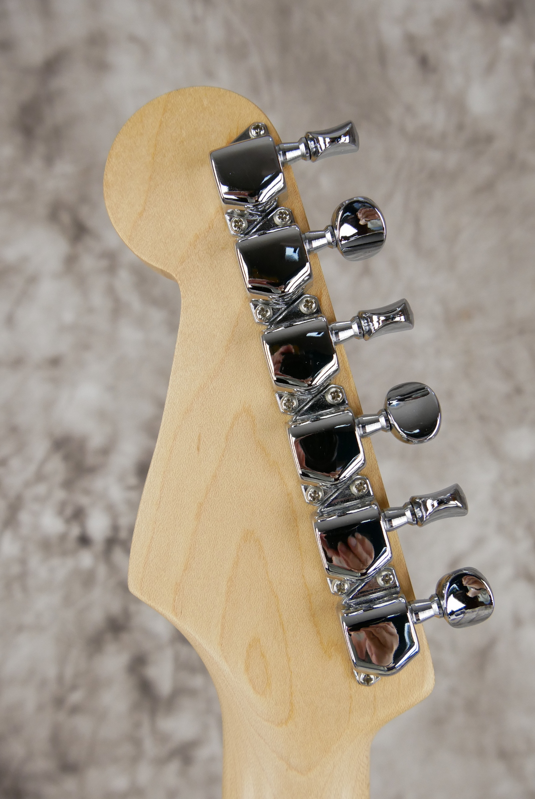 Fender_Stratocaster_Squier_series_Japan_olympic_white_1993-010.JPG