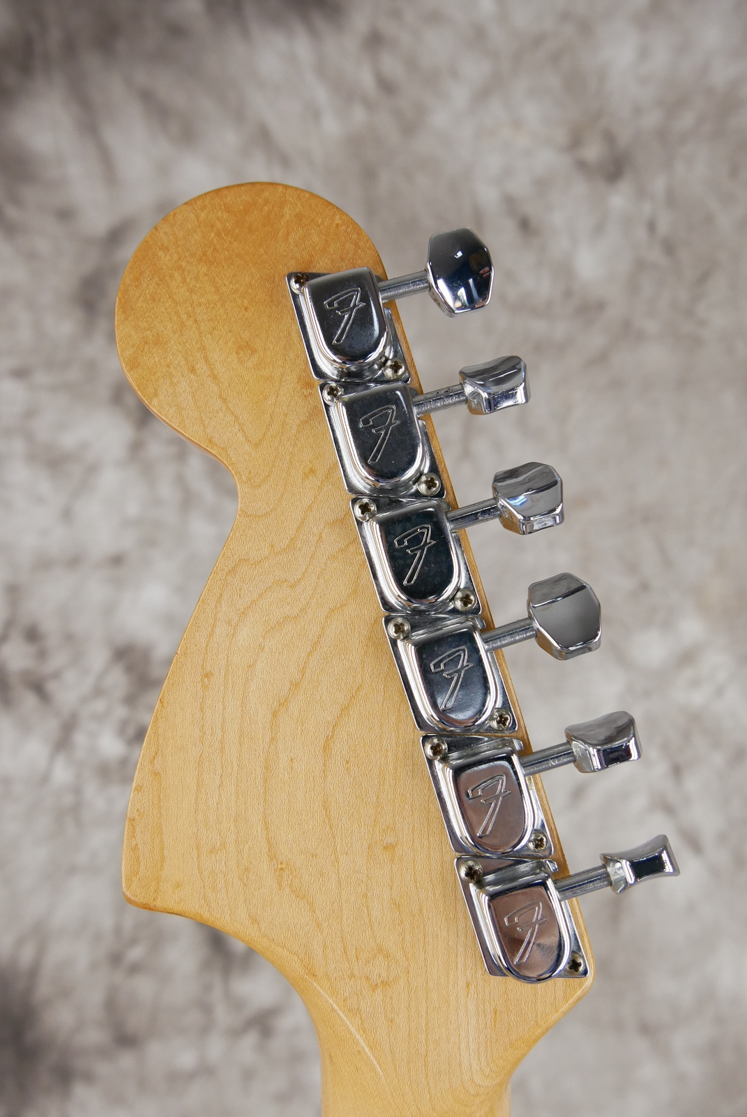 Fender_Stratocaster_10_piece_body_natural_USA_1977-010.JPG