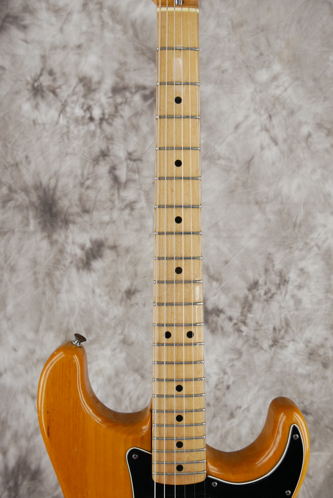 Fender_Stratocaster_10_piece_body_natural_USA_1977-011.JPG