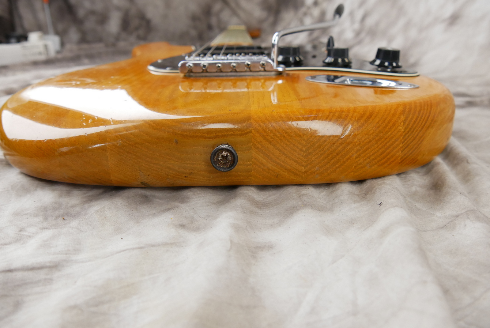 Fender_Stratocaster_10_piece_body_natural_USA_1977-013.JPG