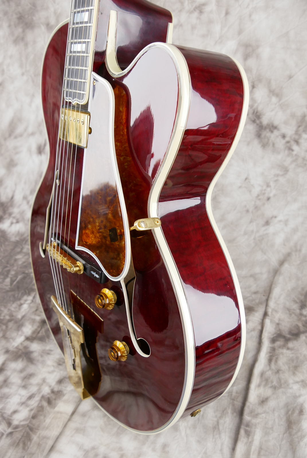 Gibson_L_5_Wes_Montgomery_USA_wine_red_1998-006.JPG