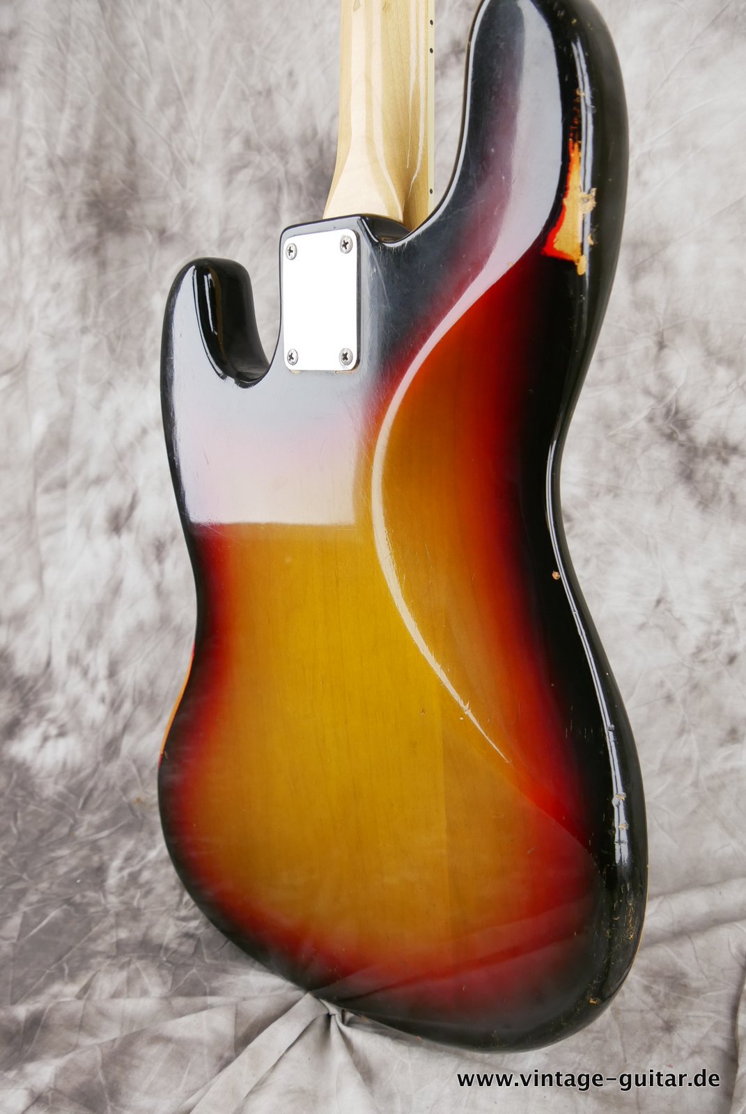 Fender_Jazz_Bass-1972-sunburst-007.JPG