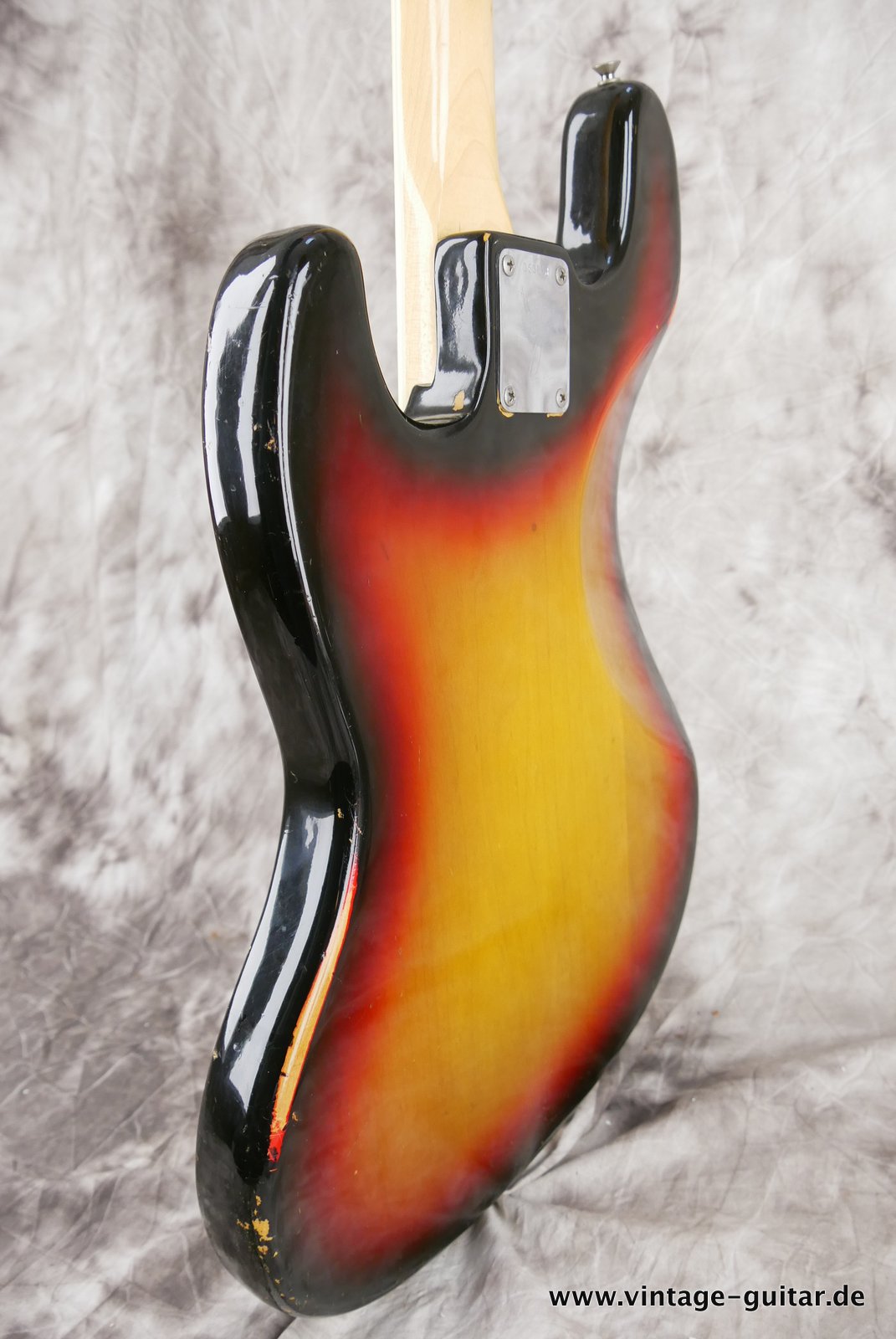 Fender_Jazz_Bass-1972-sunburst-008.JPG