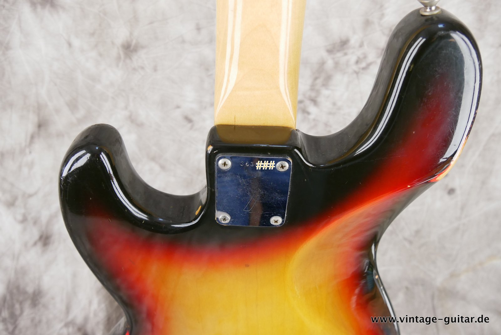 Fender_Jazz_Bass-1972-sunburst-014.JPG