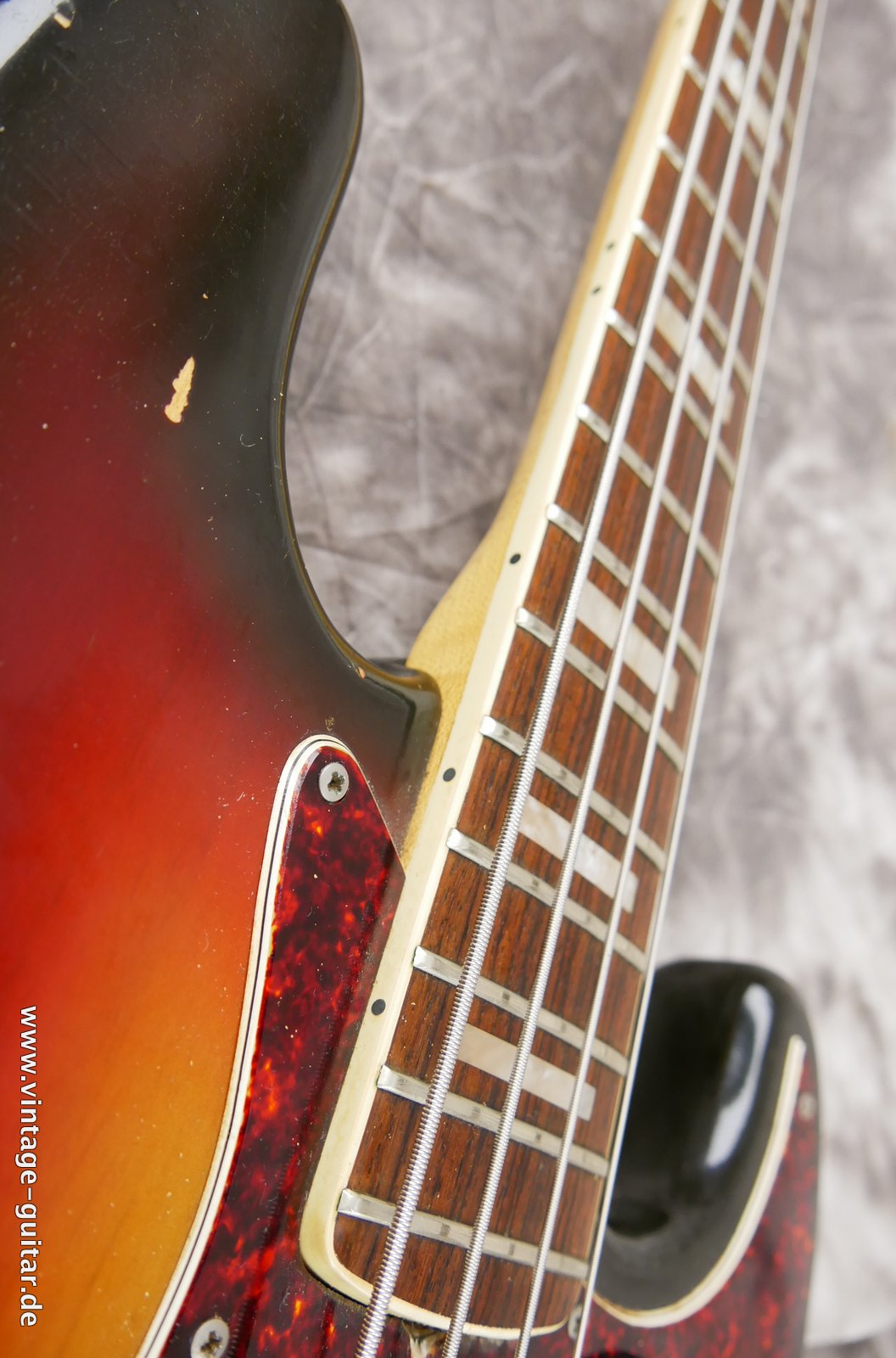 Fender_Jazz_Bass-1972-sunburst-018.JPG
