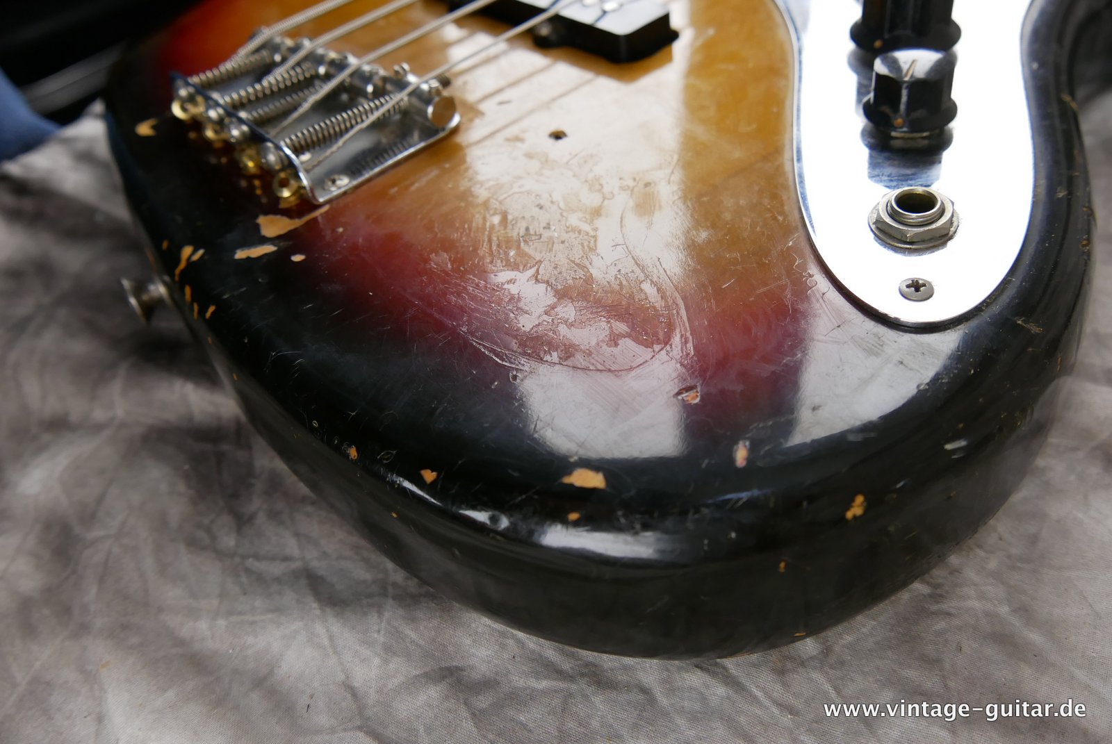 Fender_Jazz_Bass-1972-sunburst-021.JPG