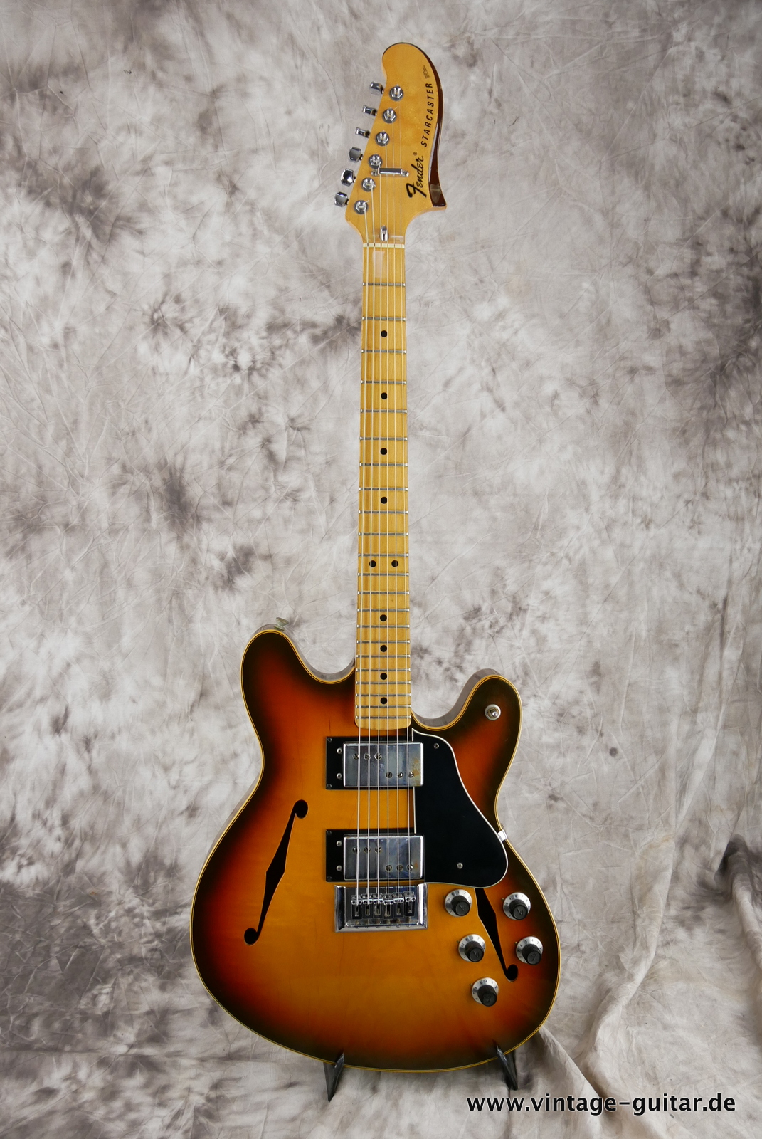 Fender-Starcaster-1974-sunburst-001.JPG