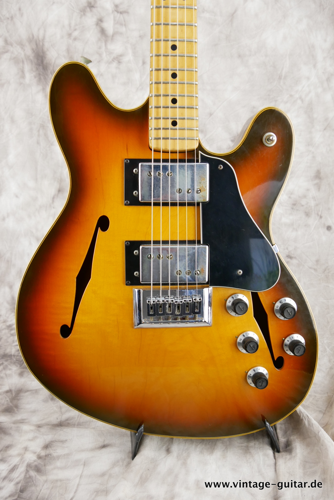Fender-Starcaster-1974-sunburst-007.JPG