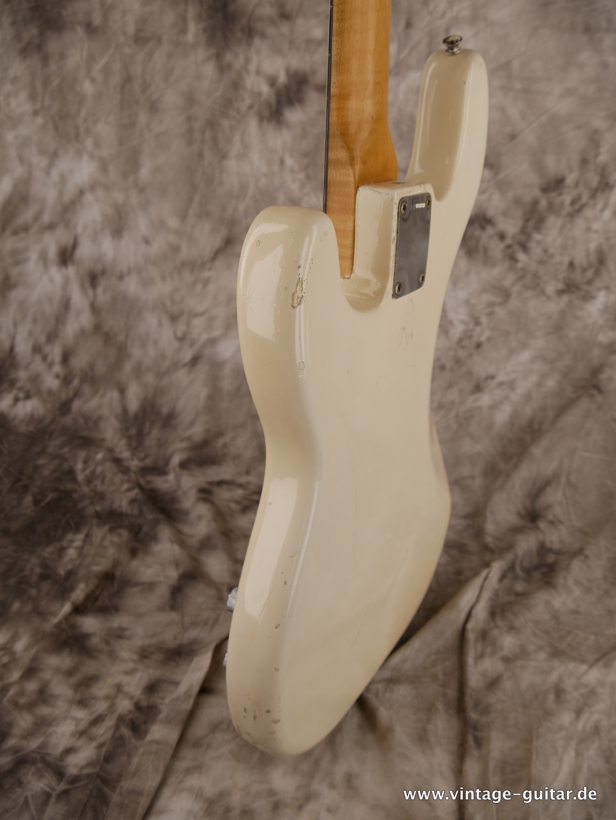 Fender_Precision_Bass_USA_white_refinished_1964-007.JPG