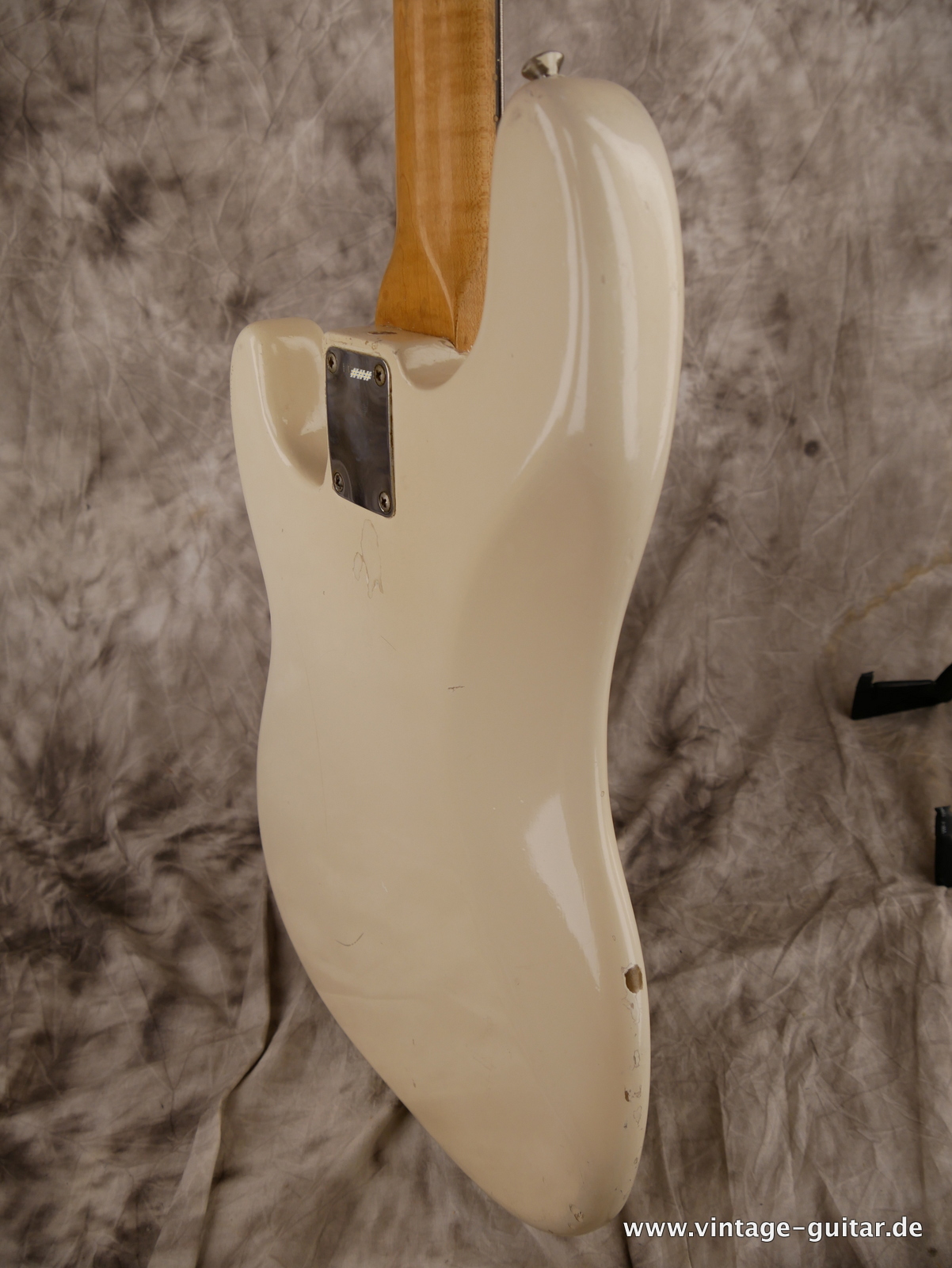 Fender_Precision_Bass_USA_white_refinished_1964-008.JPG