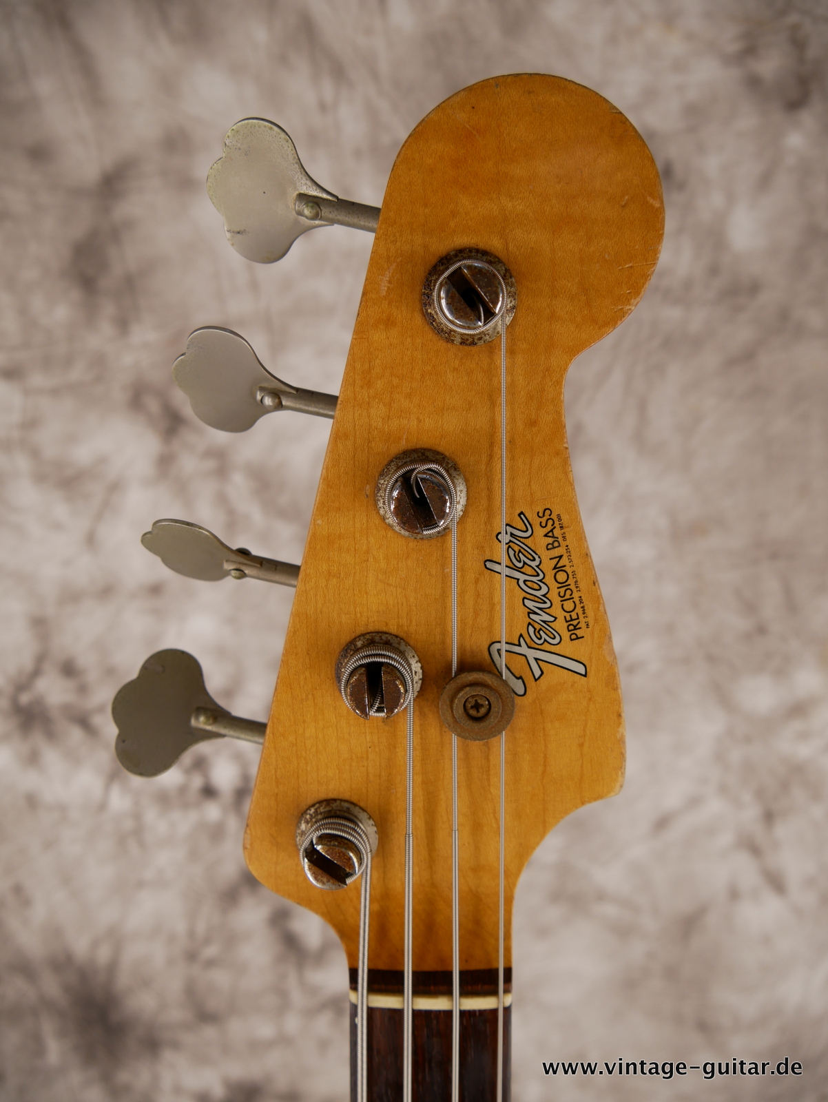 Fender_Precision_Bass_USA_white_refinished_1964-009.JPG
