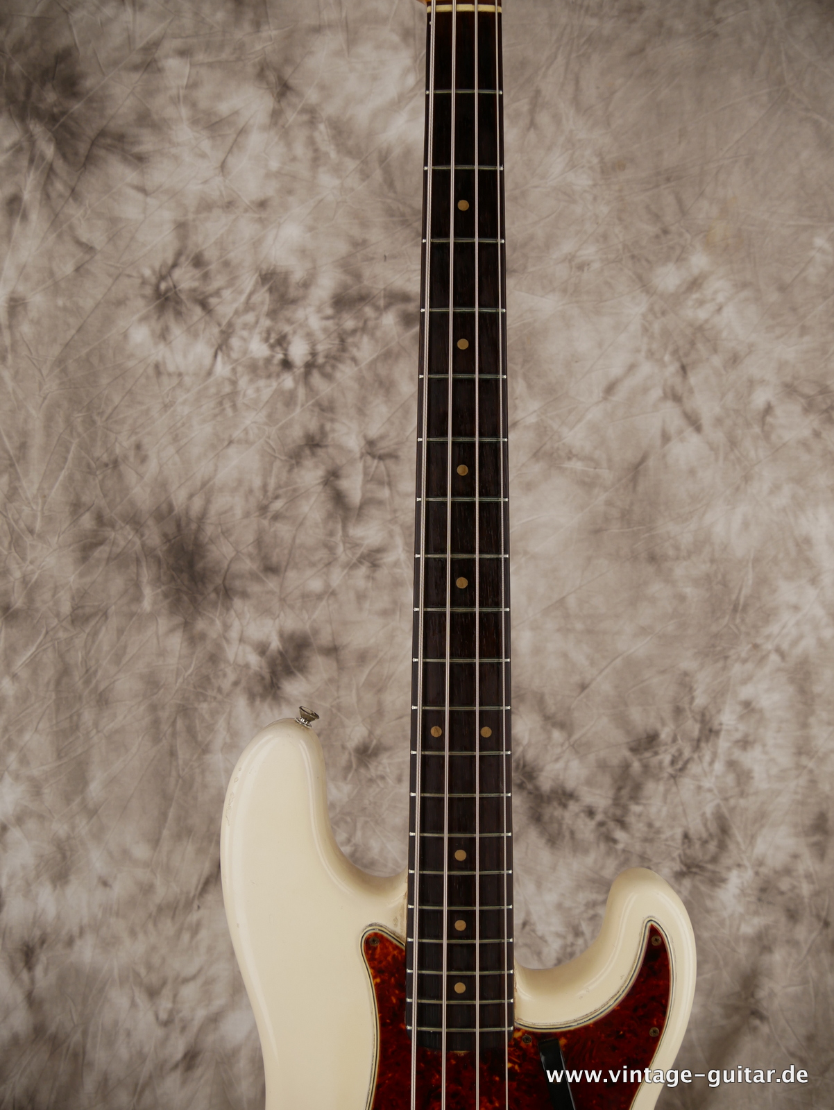 Fender_Precision_Bass_USA_white_refinished_1964-011.JPG
