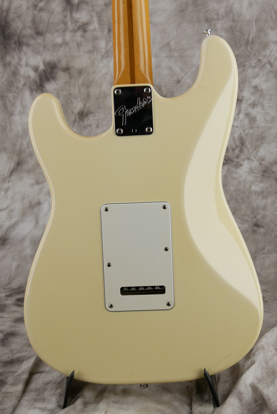 Fender_Stratocaster_AM_Standard_olympic_white_1995-004.JPG