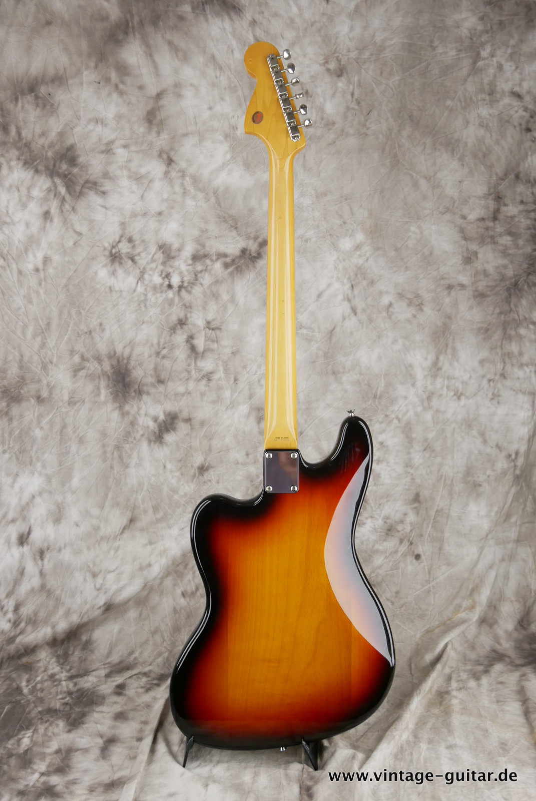Fender-VI-1996-sunburst-002.JPG