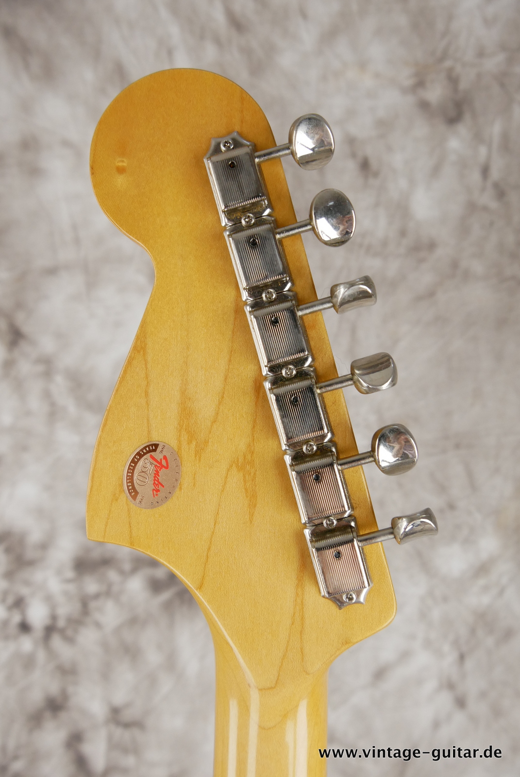 Fender-VI-1996-sunburst-004.JPG