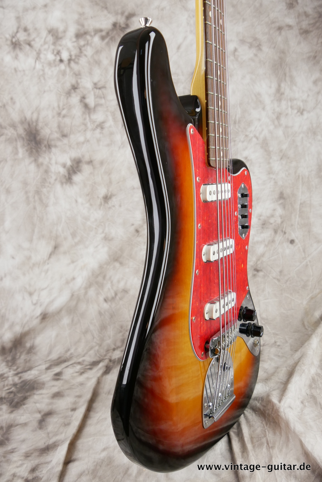 Fender-VI-1996-sunburst-009.JPG