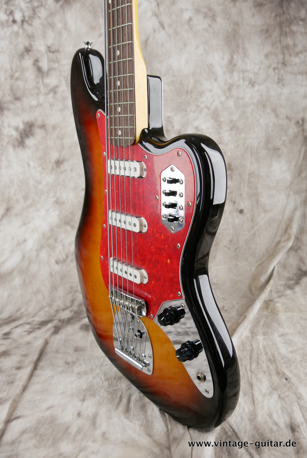 Fender-VI-1996-sunburst-010.JPG