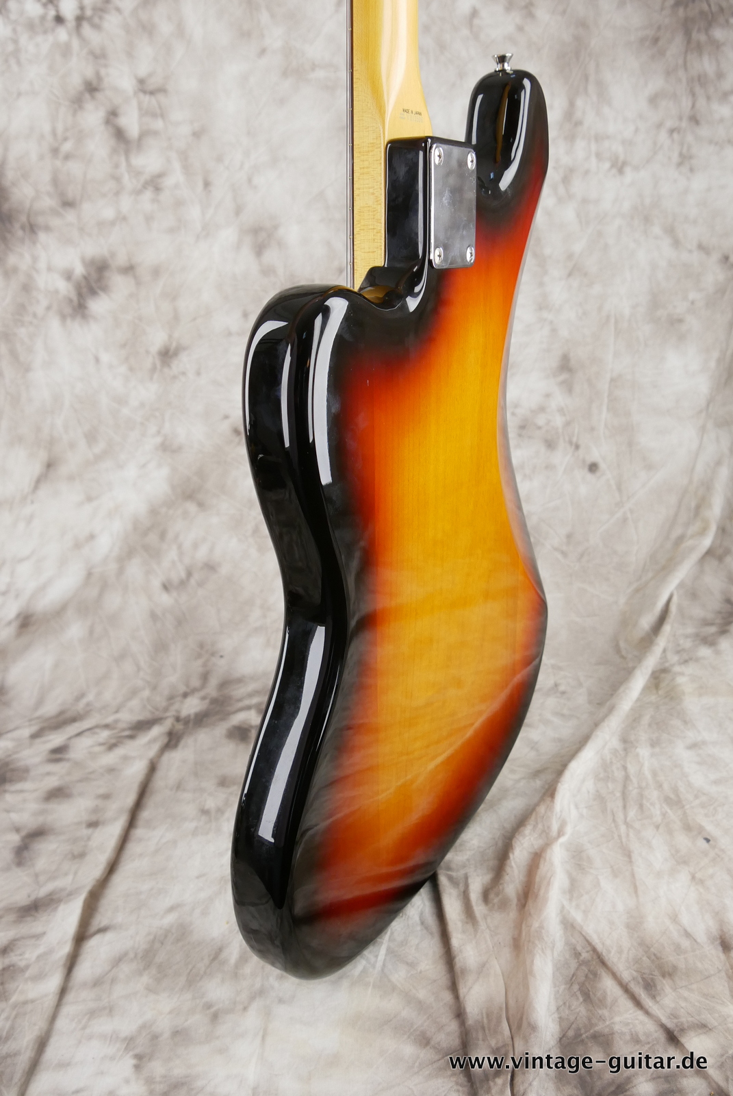 Fender-VI-1996-sunburst-011.JPG