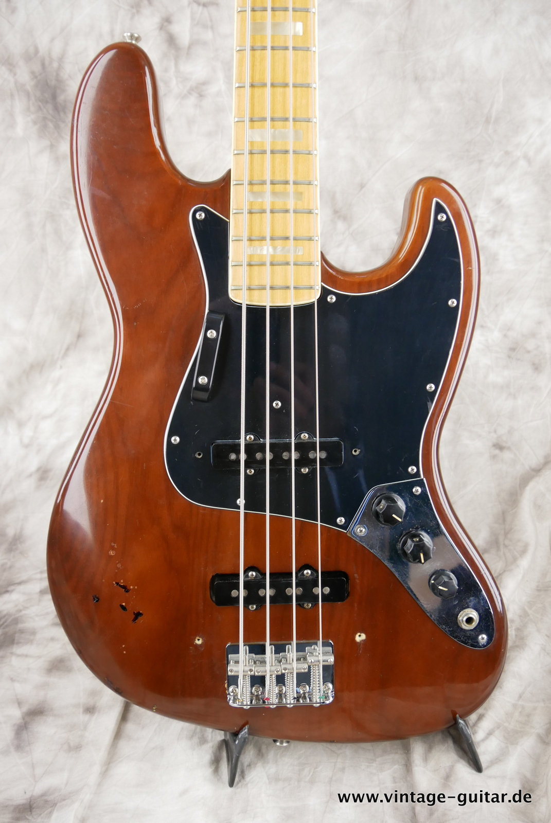 Fender-Jazz-Bass-1976-mocha-007.JPG