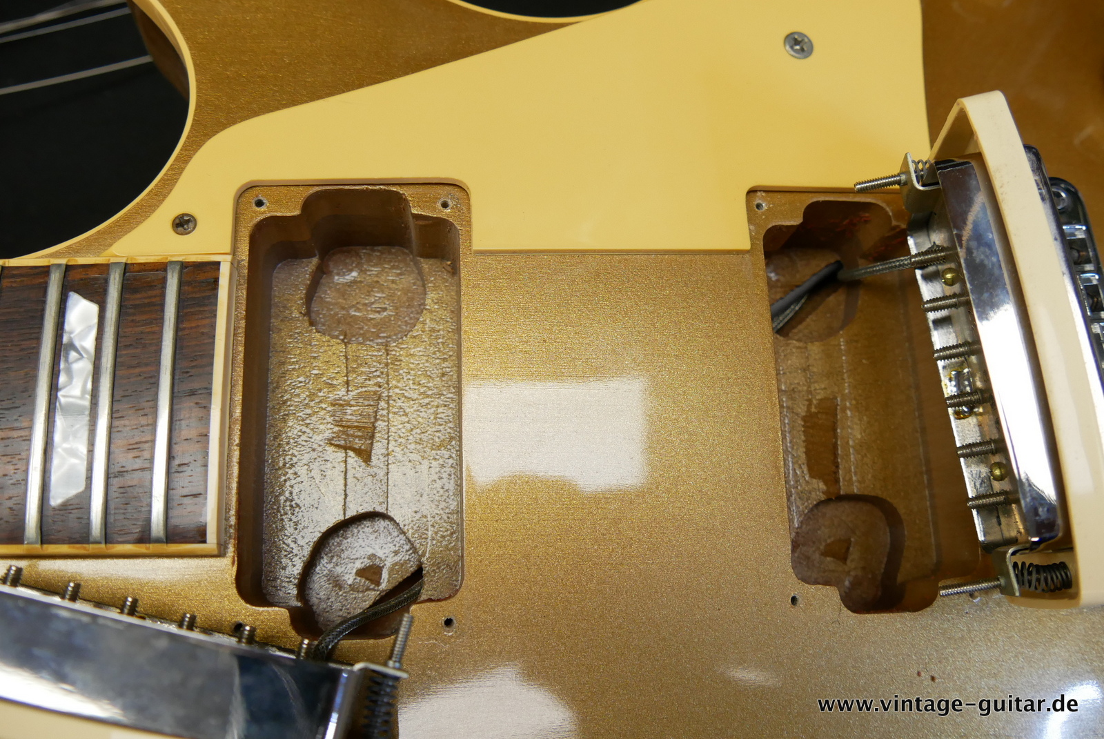 Gibson_Les_Paul_Standard_gold_top_1981-015.JPG