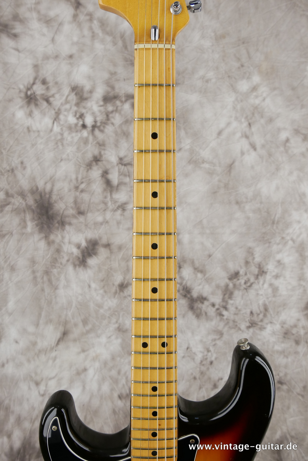 Fender_Left_Hand_Stratocaster_1980_sunburst_usa_maple_neck-005.JPG