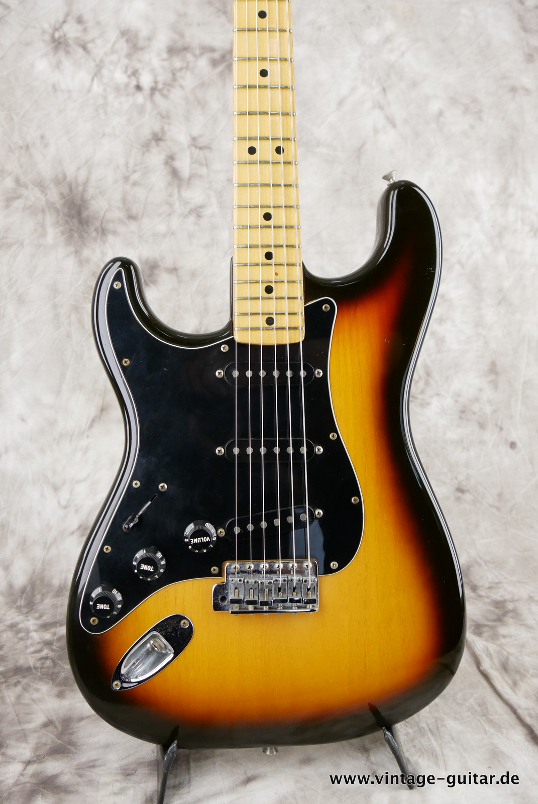 Fender_Left_Hand_Stratocaster_1980_sunburst_usa_maple_neck-007.JPG