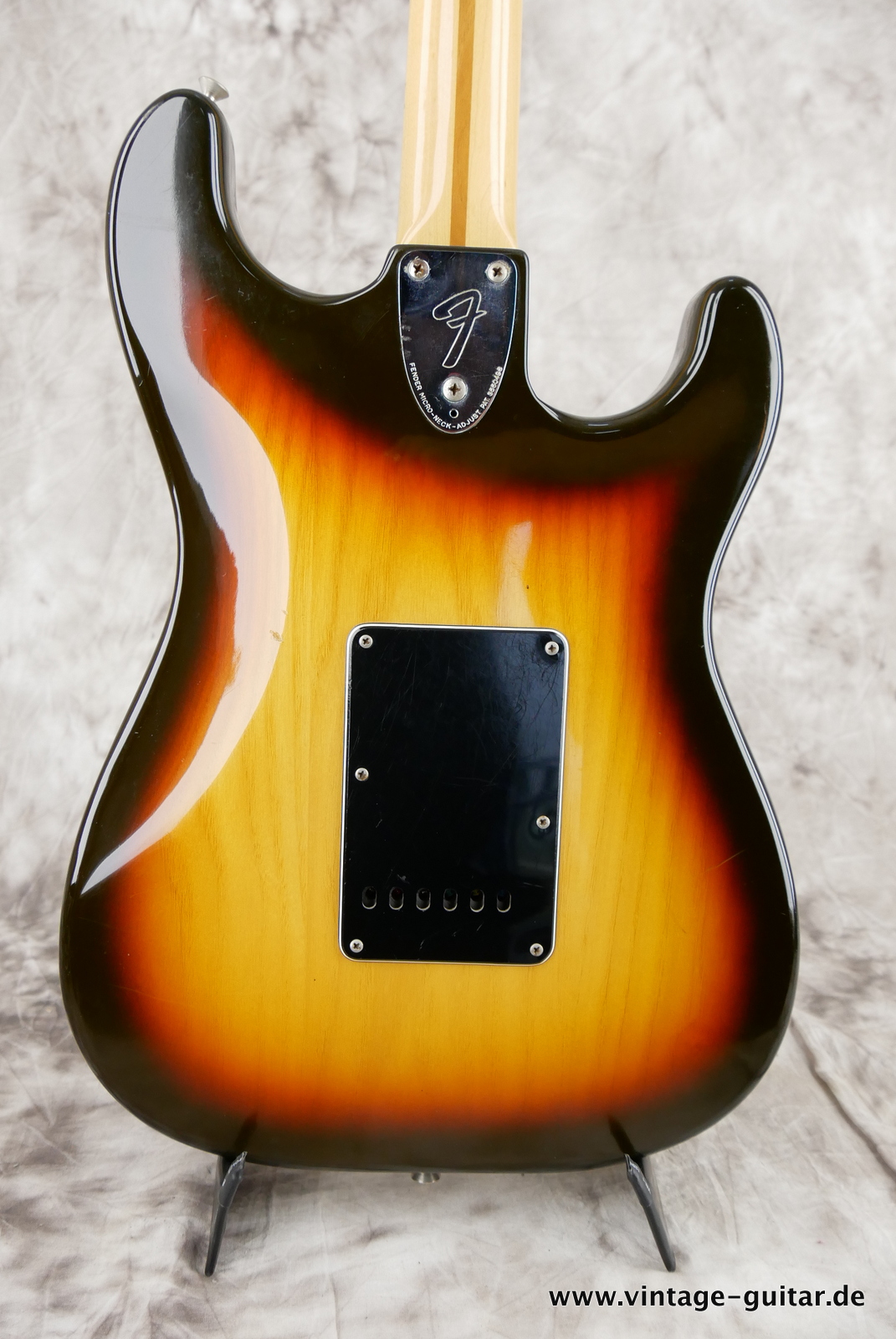 Fender_Left_Hand_Stratocaster_1980_sunburst_usa_maple_neck-008.JPG