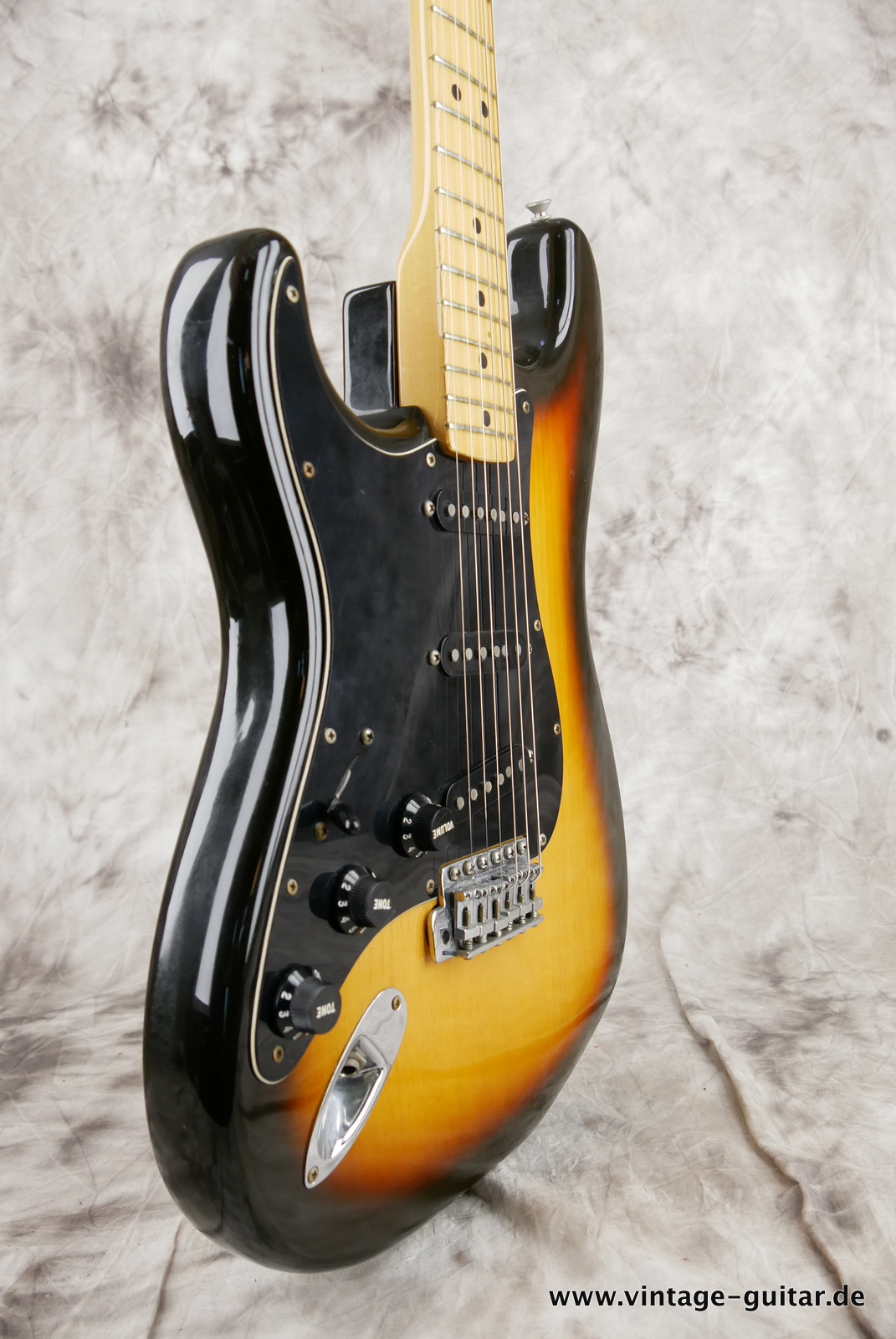 Fender_Left_Hand_Stratocaster_1980_sunburst_usa_maple_neck-009.JPG