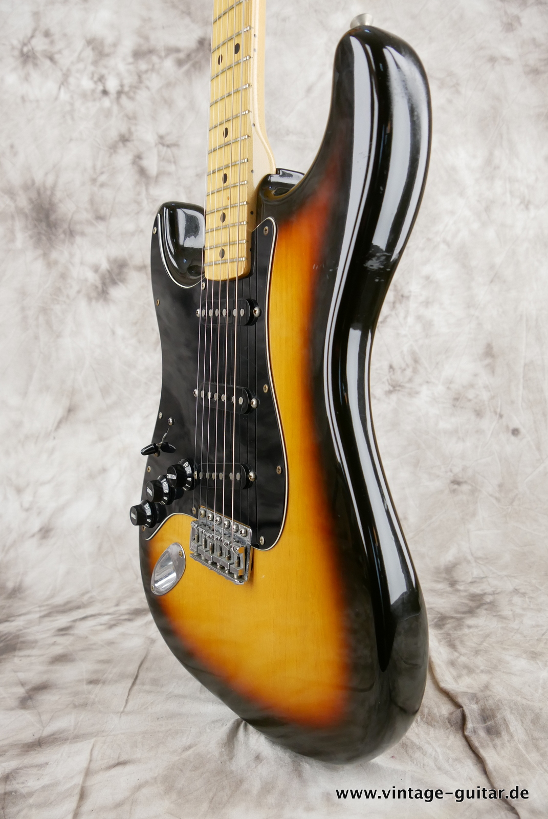 Fender_Left_Hand_Stratocaster_1980_sunburst_usa_maple_neck-010.JPG
