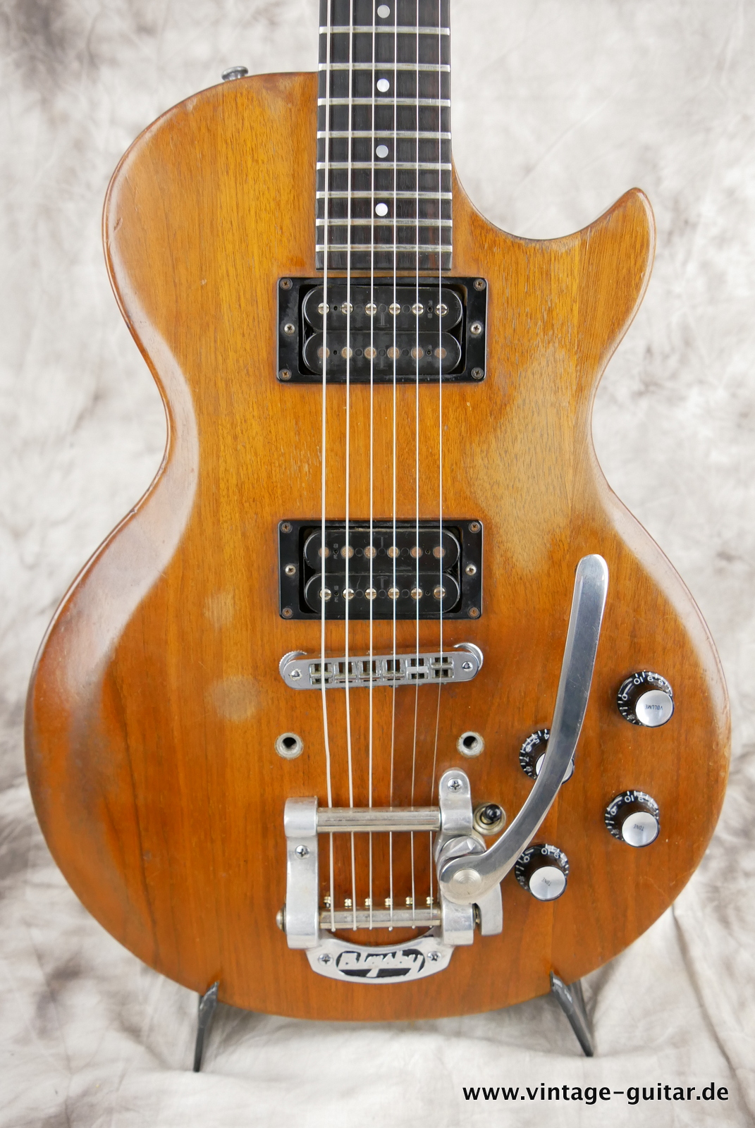 Gibson-The-Paul-Bigsby-added-1979-walnut-007.JPG