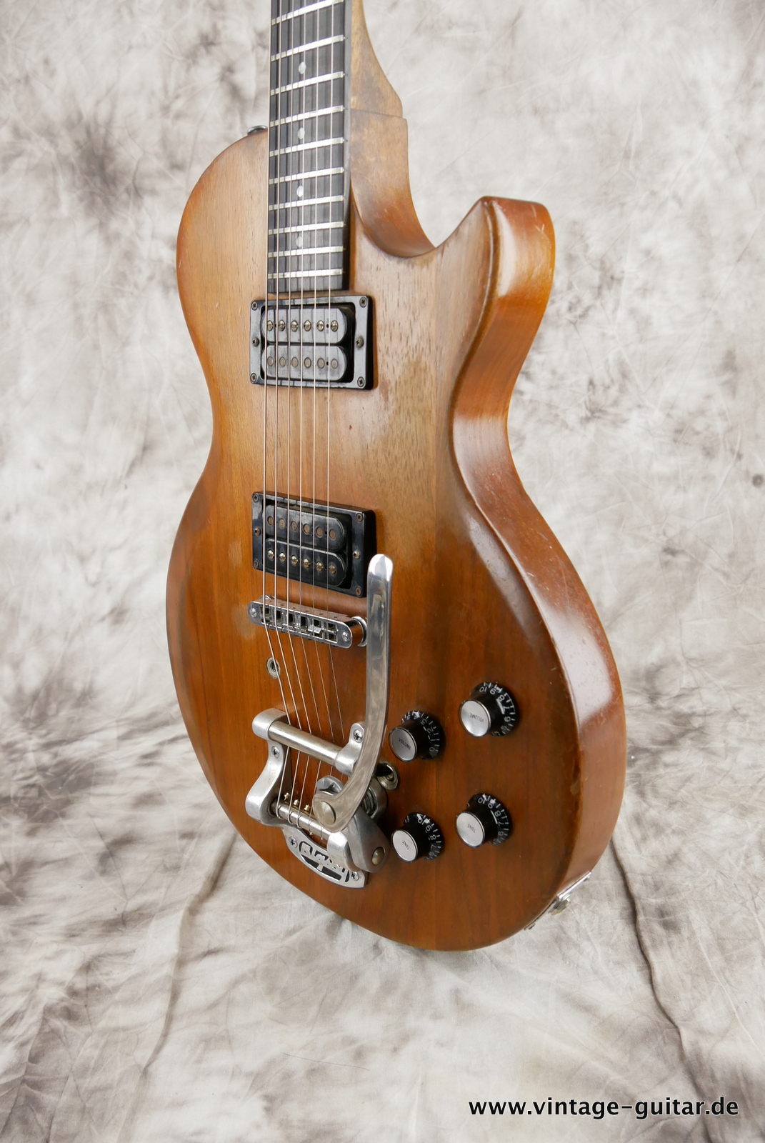 Gibson-The-Paul-Bigsby-added-1979-walnut-009.JPG