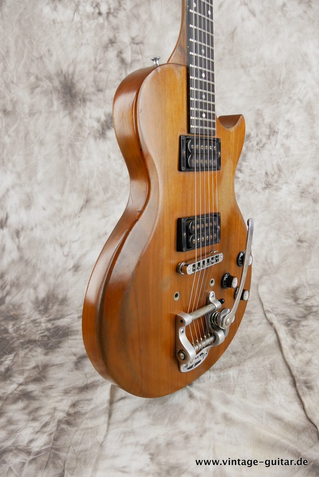 Gibson-The-Paul-Bigsby-added-1979-walnut-010.JPG