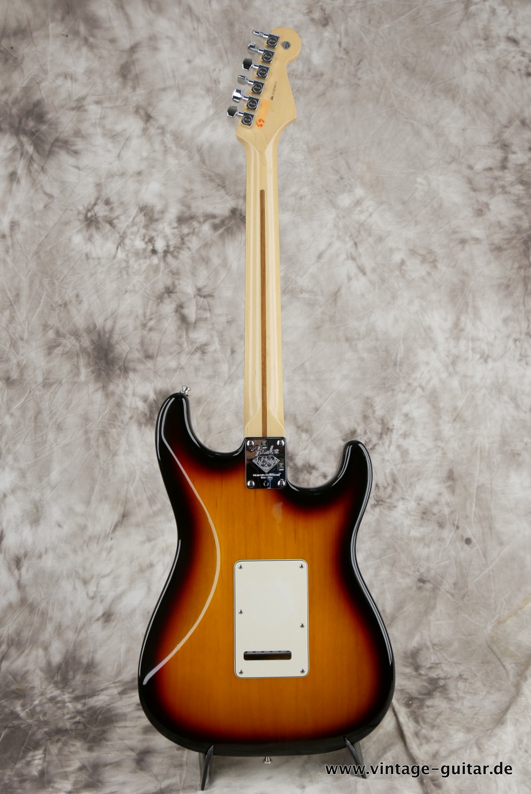 Fender_Stratocaster_American_Series_Diamond_Anniversary_60th_Left_handed_USA_sunburst-002.JPG