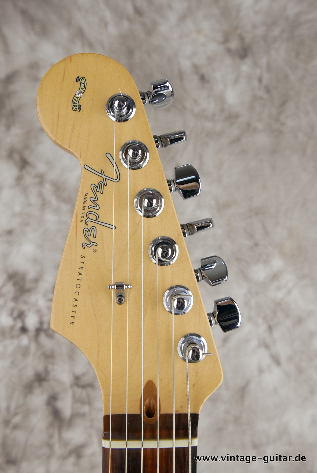 Fender_Stratocaster_American_Series_Diamond_Anniversary_60th_Left_handed_USA_sunburst-003.JPG