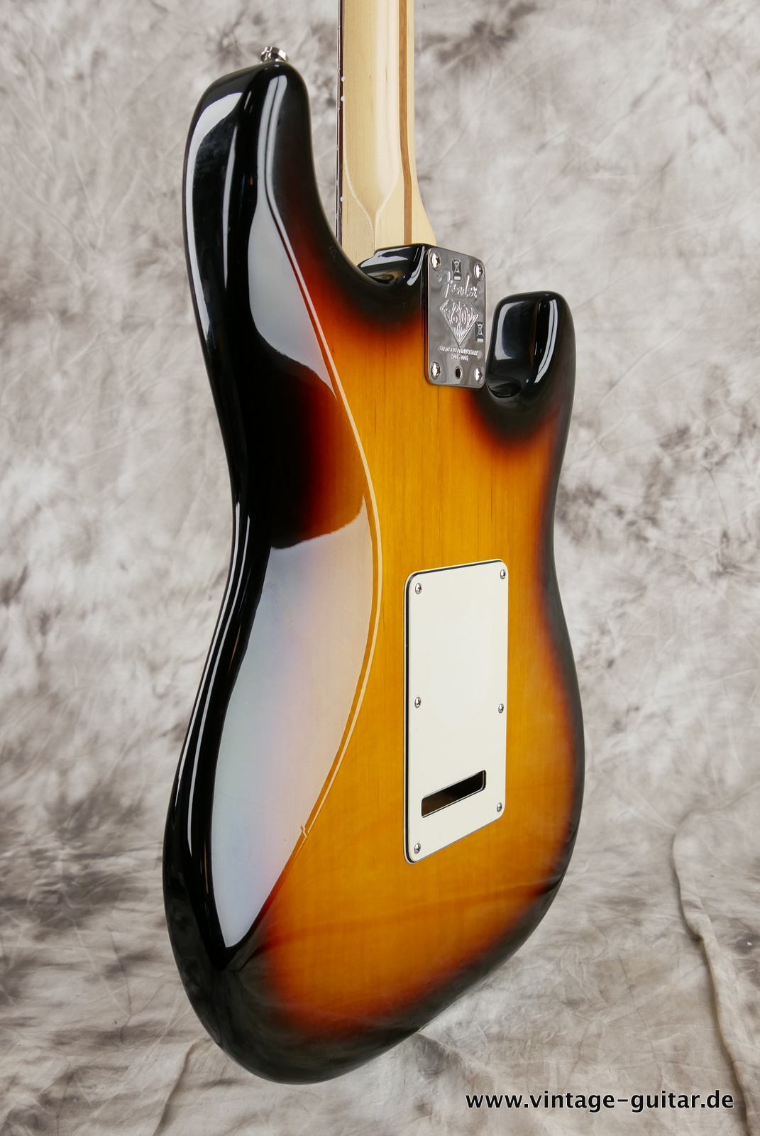 Fender_Stratocaster_American_Series_Diamond_Anniversary_60th_Left_handed_USA_sunburst-011.JPG