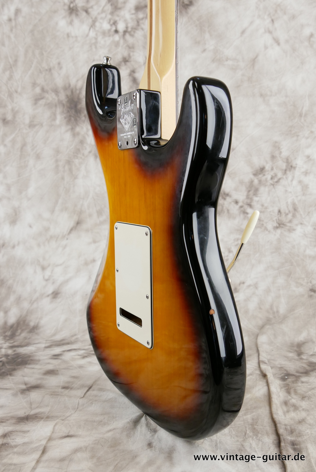 Fender_Stratocaster_American_Series_Diamond_Anniversary_60th_Left_handed_USA_sunburst-012.JPG