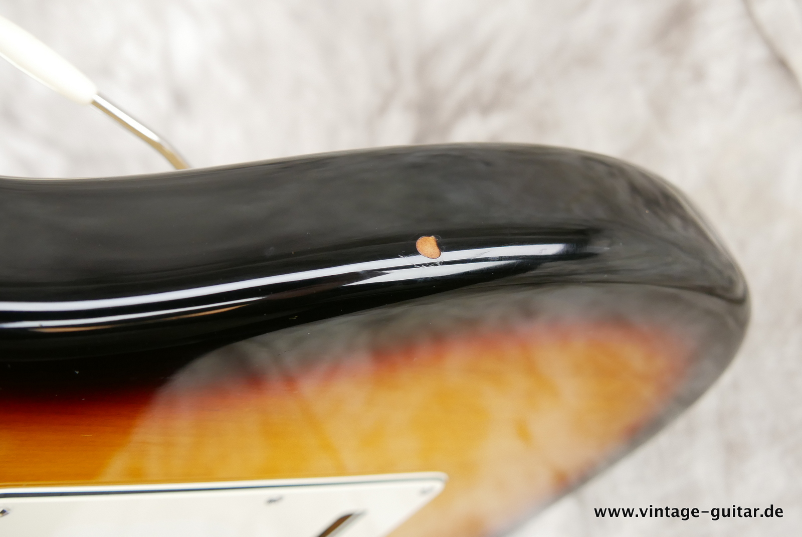 Fender_Stratocaster_American_Series_Diamond_Anniversary_60th_Left_handed_USA_sunburst-017.JPG