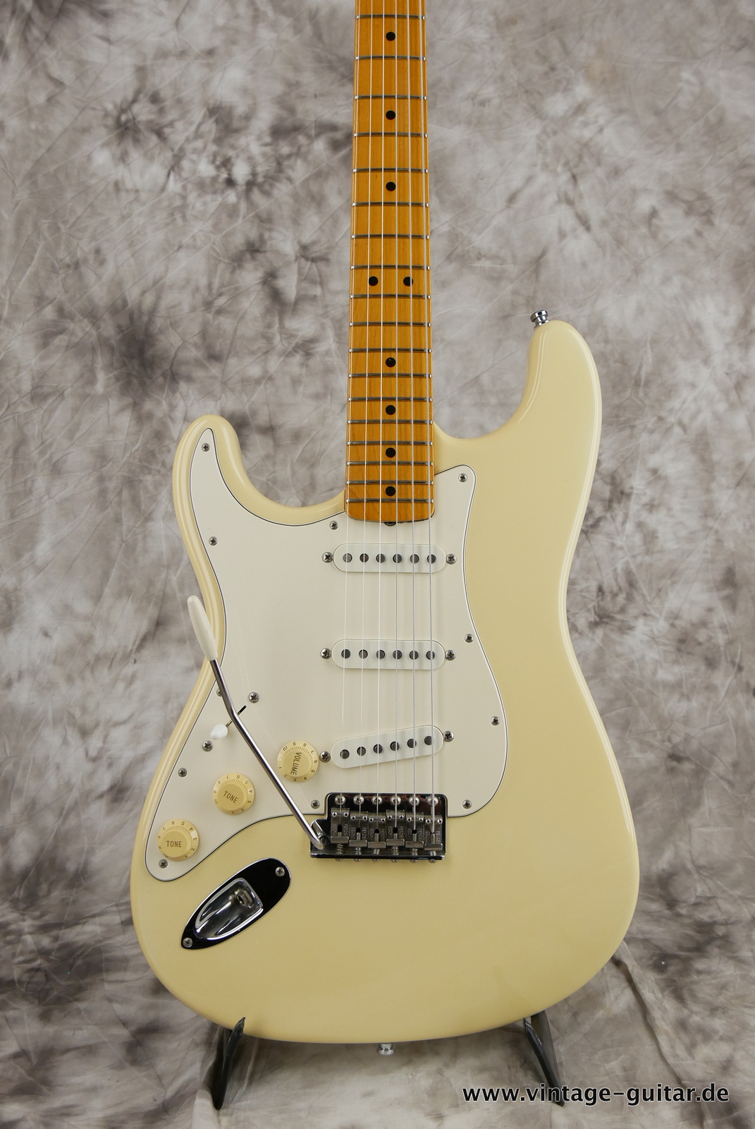 Fender_Stratocaster_Jimi_Hemdrix_Tribute_1997_olympic_white-007.JPG