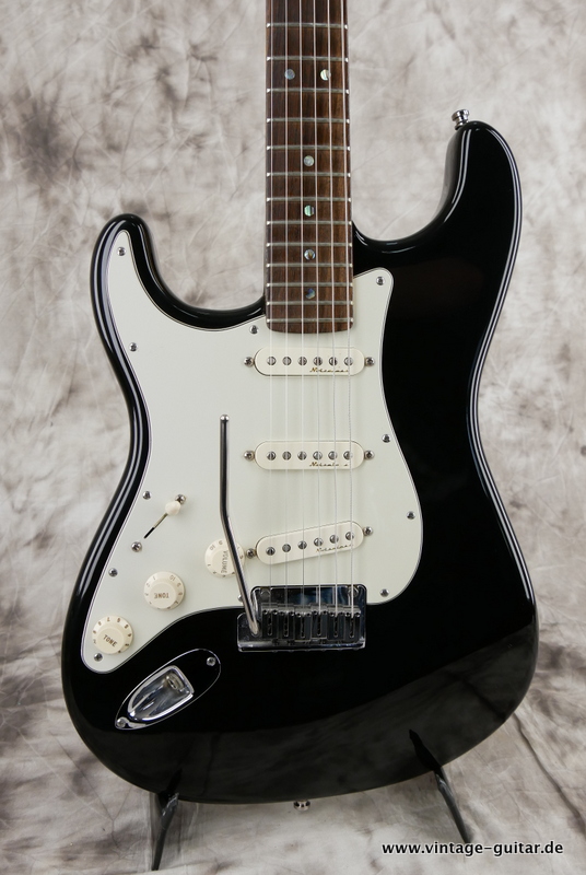 Fender_Stratocaster_american_deluxe_black_1999_USA_rosewood-007.JPG