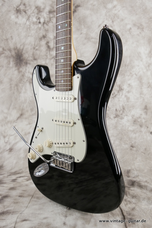 Fender_Stratocaster_american_deluxe_black_1999_USA_rosewood-010.JPG