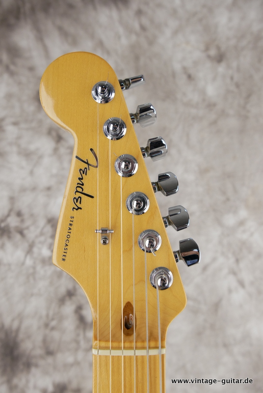 Fender_Stratocaster_American_deluxe_2001_Left_hand_blond_USA-003.JPG