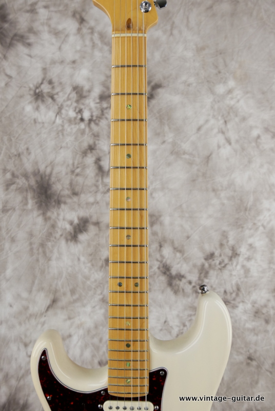 Fender_Stratocaster_American_deluxe_2001_Left_hand_blond_USA-005.JPG