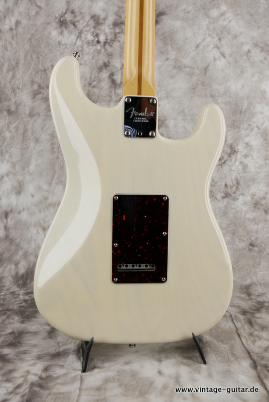Fender_Stratocaster_American_deluxe_2001_Left_hand_blond_USA-008.JPG