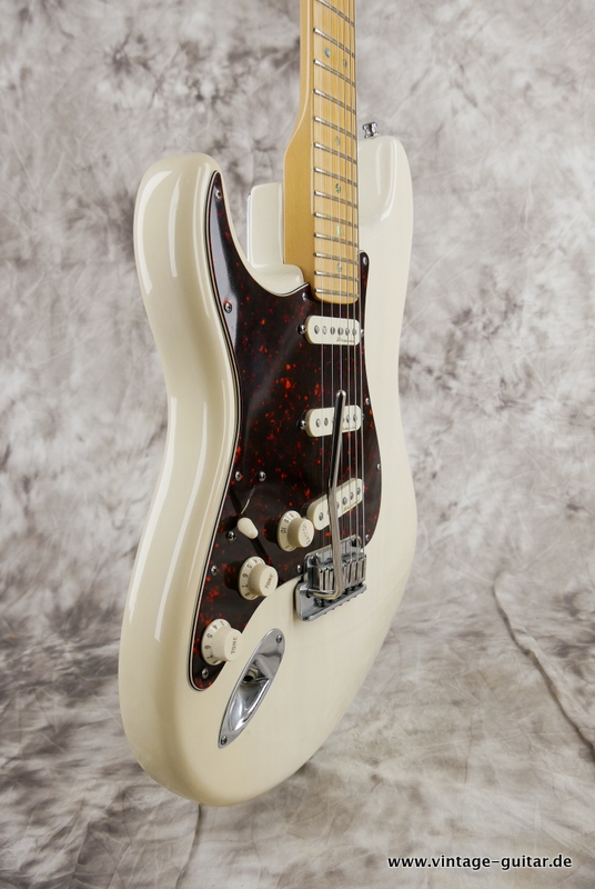 Fender_Stratocaster_American_deluxe_2001_Left_hand_blond_USA-009.JPG