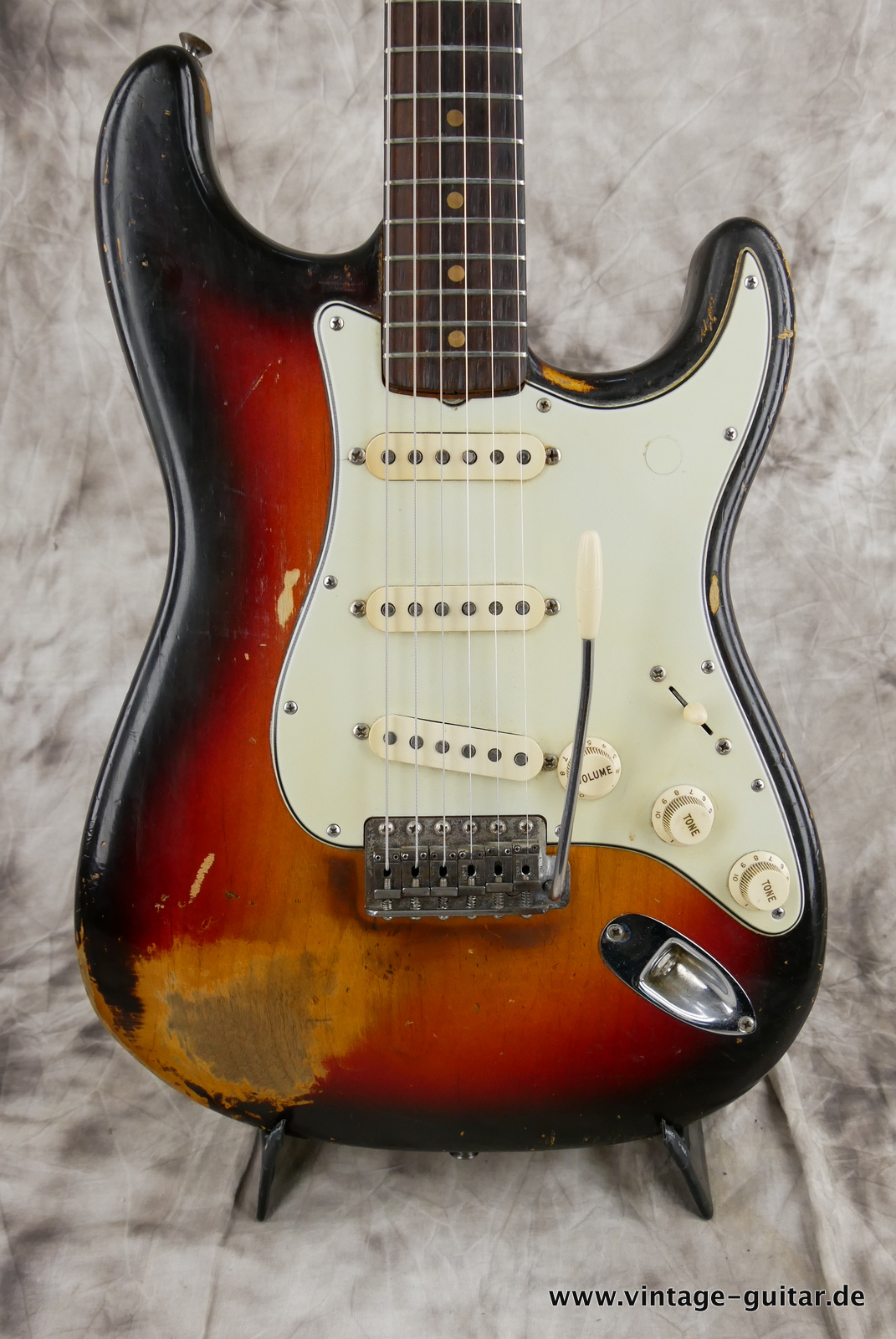 Fender-Stratocaster-1964:1965-first-owner-sunburst-007.JPG