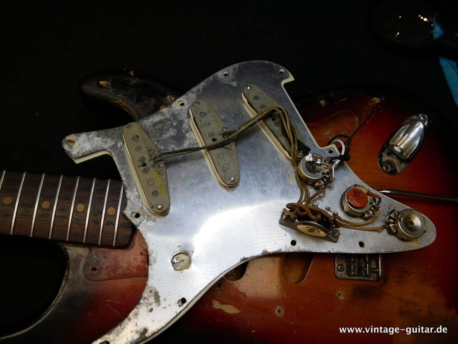 Fender-Stratocaster-1964:1965-first-owner-sunburst-028.JPG