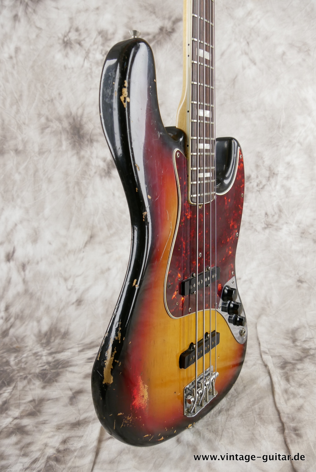 Fender-Jazz-Bass-alder-body-1974-sunburst-009.JPG